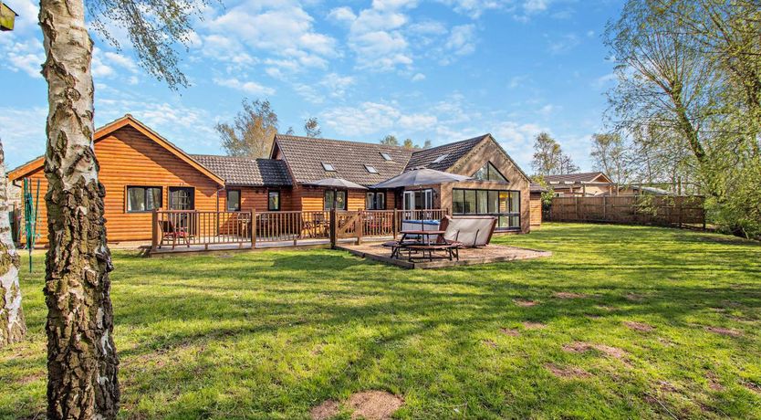 Photo of 5 Bed in Pentney