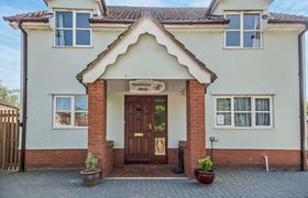 Photo of 4-bed-in-woodbridge