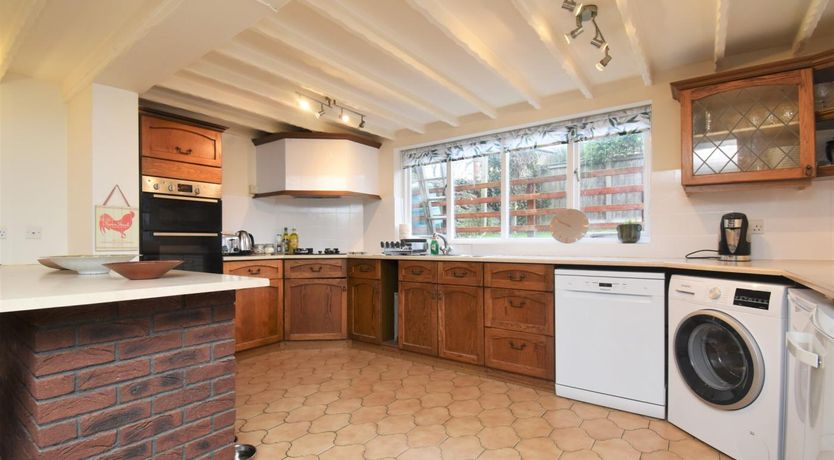 Photo of 4 Bed in Seaton