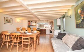 Photo of 4 Bed in Seaton