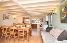 Photo of 4-bed-in-seaton-1
