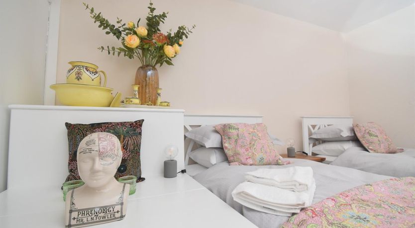 Photo of 4 Bed in Seaton