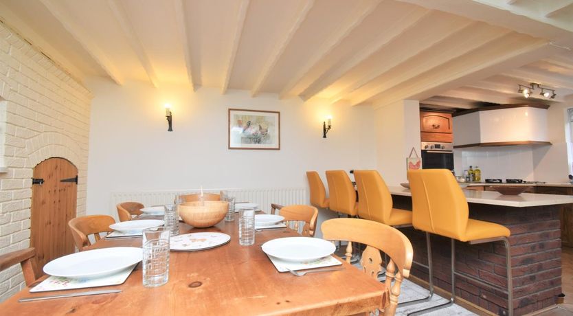 Photo of 4 Bed in Seaton