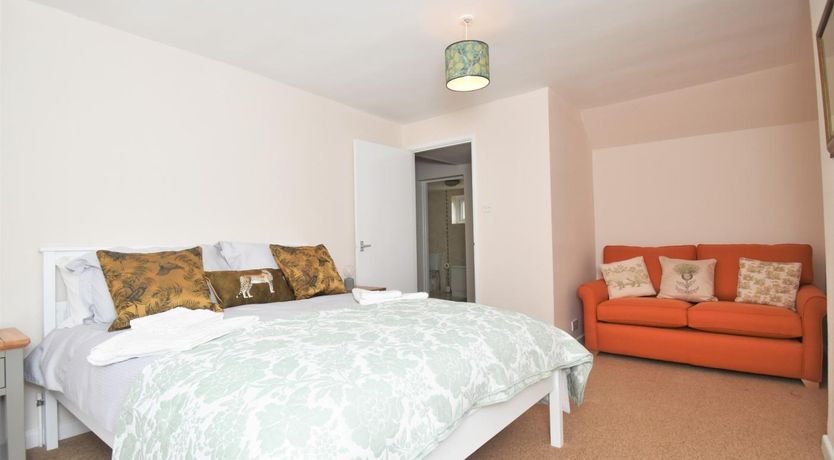 Photo of 4 Bed in Seaton