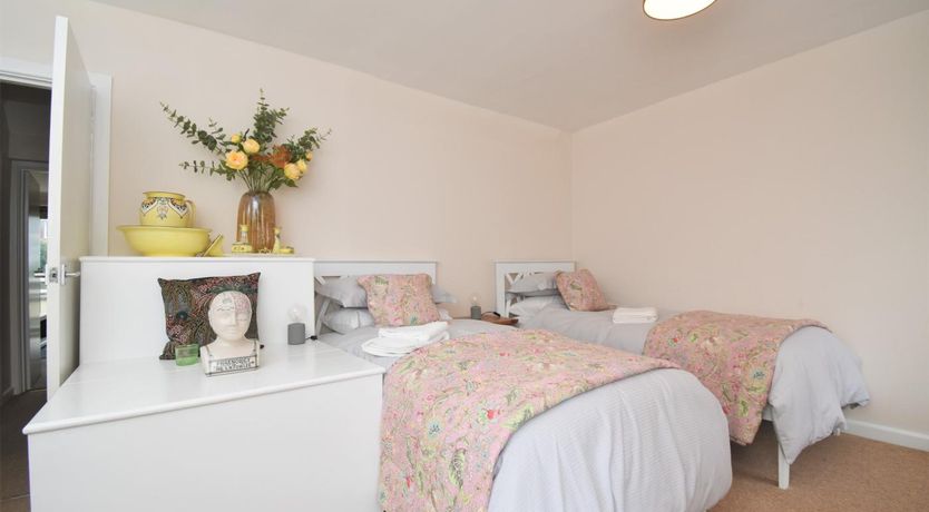 Photo of 4 Bed in Seaton