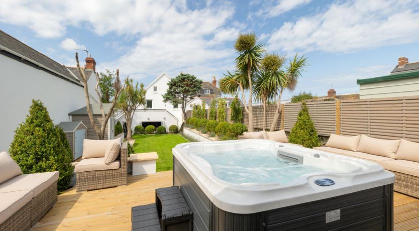Photo of 9 Bed in Instow