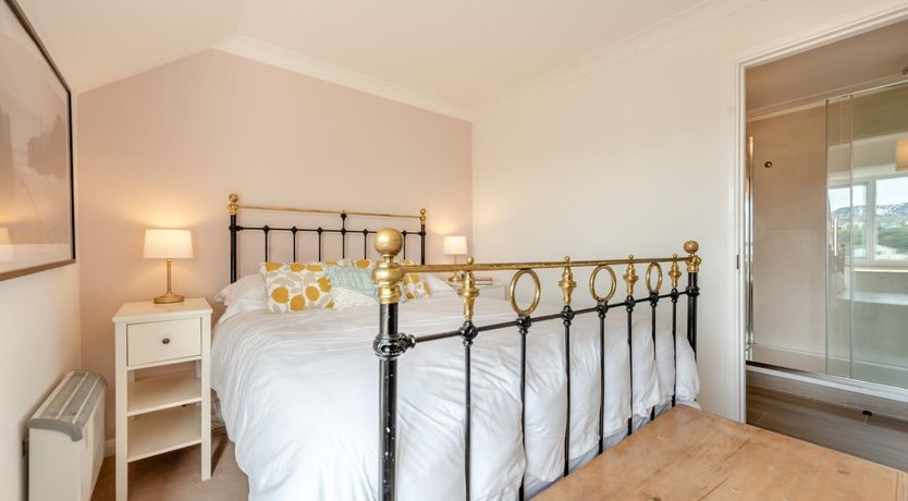 Photo of 3 Bed in Broad Haven