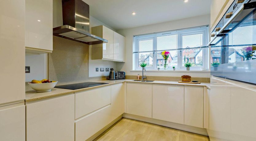 Photo of 4 Bed in Seaton