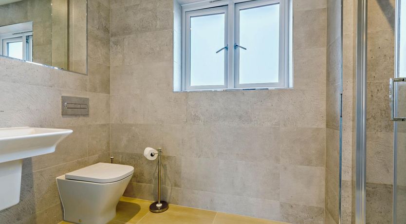 Photo of 4 Bed in Seaton