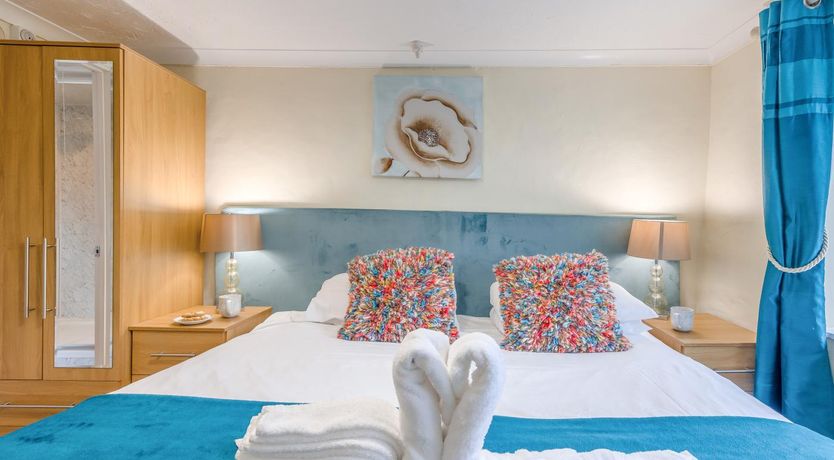 Photo of 3 Bed in Tenby