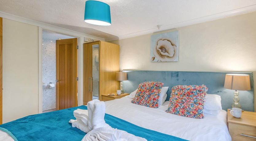 Photo of 3 Bed in Tenby