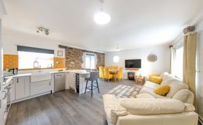 Photo of 3 Bed in Tenby