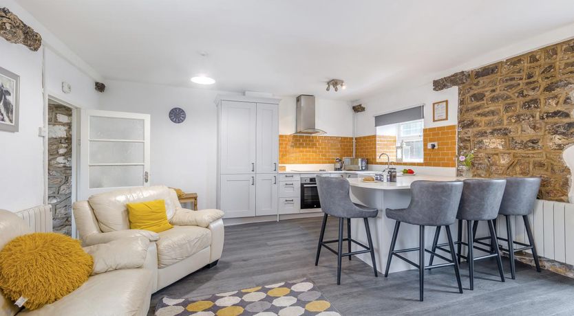 Photo of 3 Bed in Tenby