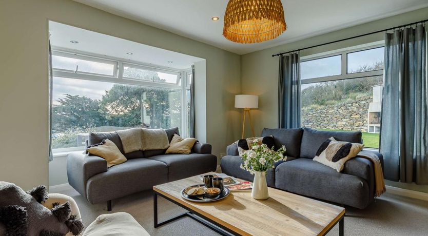 Photo of 4 Bed in Mawgan Porth