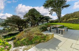 Photo of 4-bed-in-mawgan-porth-2