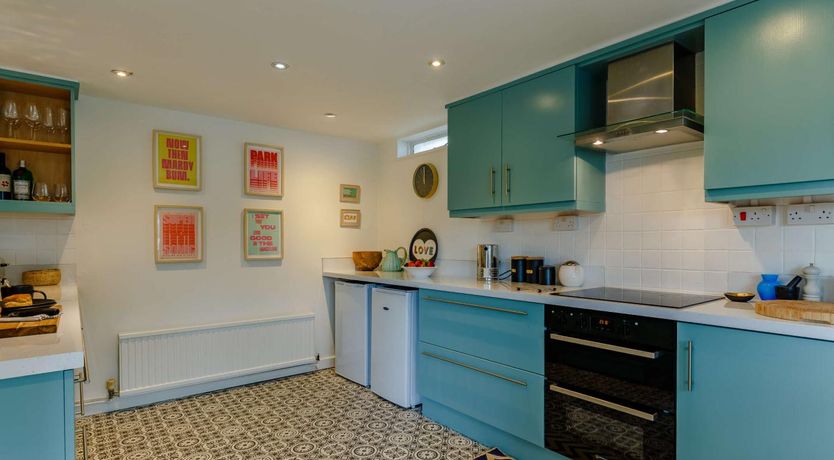 Photo of 4 Bed in Mawgan Porth