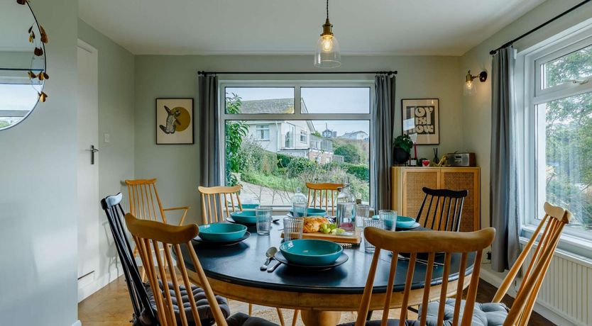 Photo of 4 Bed in Mawgan Porth