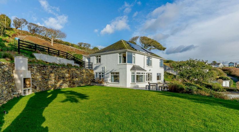 Photo of 4 Bed in Mawgan Porth