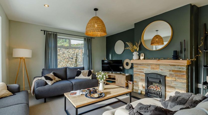 Photo of 4 Bed in Mawgan Porth