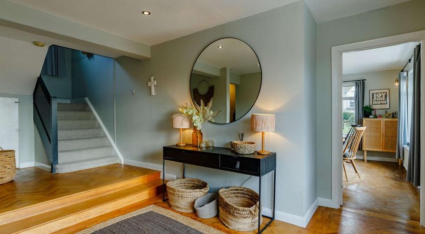 Photo of 4 Bed in Mawgan Porth