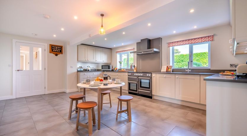 Photo of 6 Bed in Constantine Bay