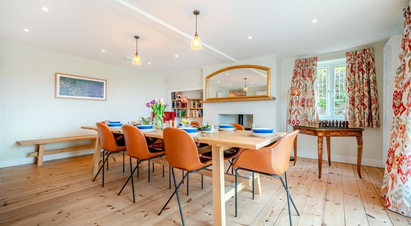 Photo of 6 Bed in Constantine Bay