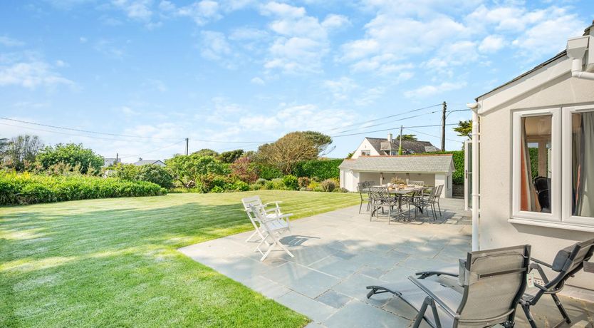 Photo of 6 Bed in Constantine Bay
