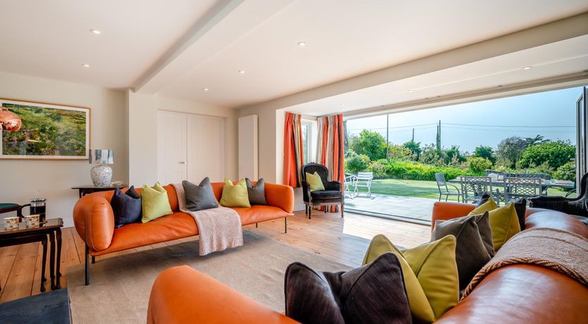 Photo of 6 Bed in Constantine Bay