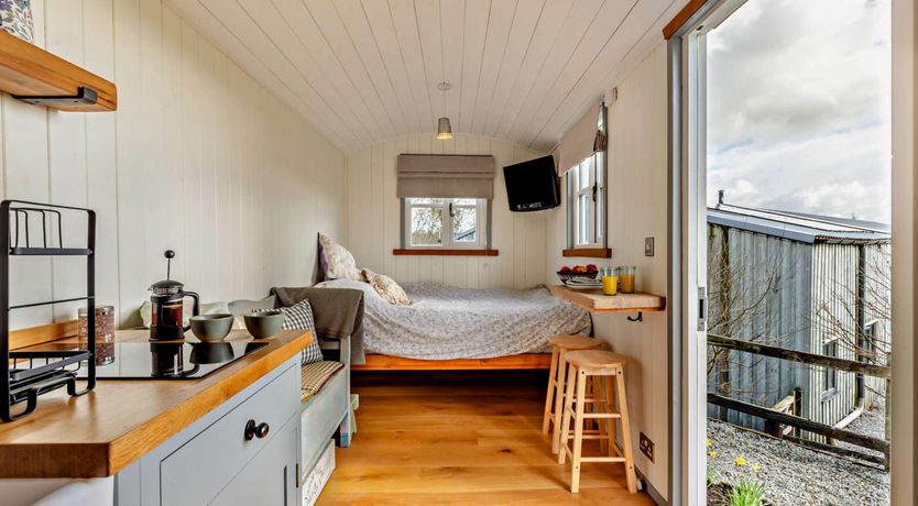 Photo of 1 Bed in St. Dominick