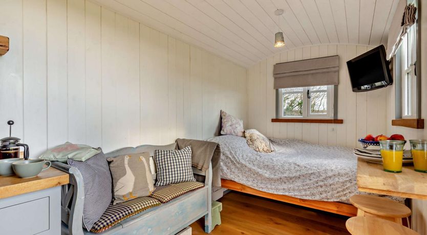 Photo of 1 Bed in St. Dominick