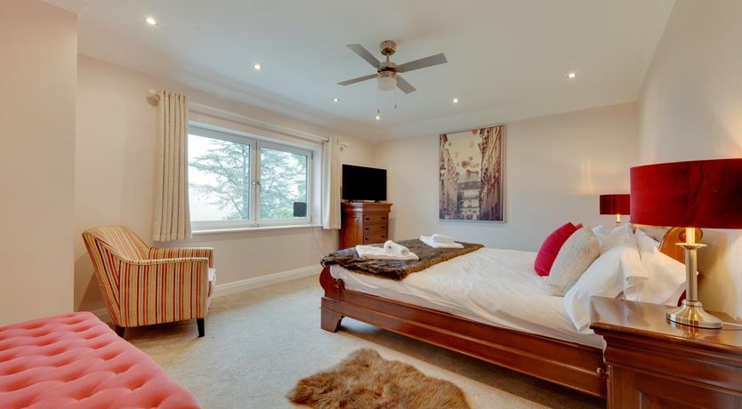 Photo of 8 Bed in Llanrhidian