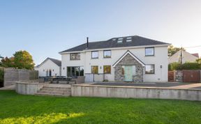 Photo of 8 Bed in Llanrhidian