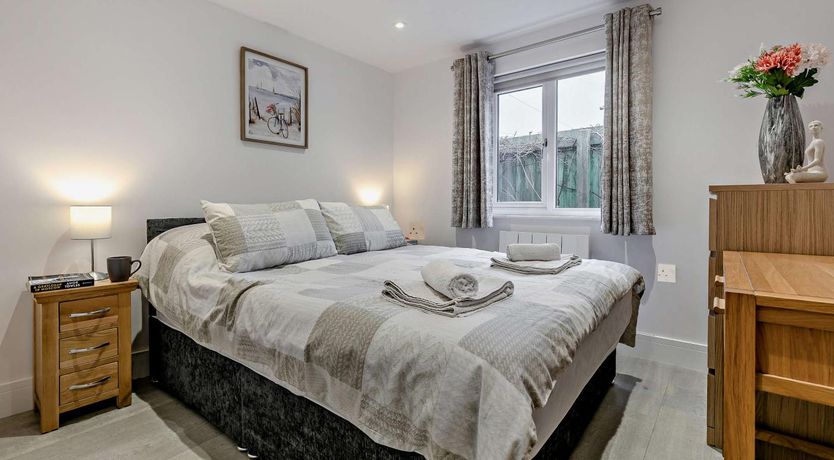 Photo of 1 Bed in Truro