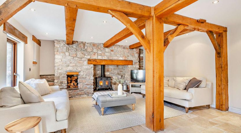 Photo of 4 Bed in Nottage