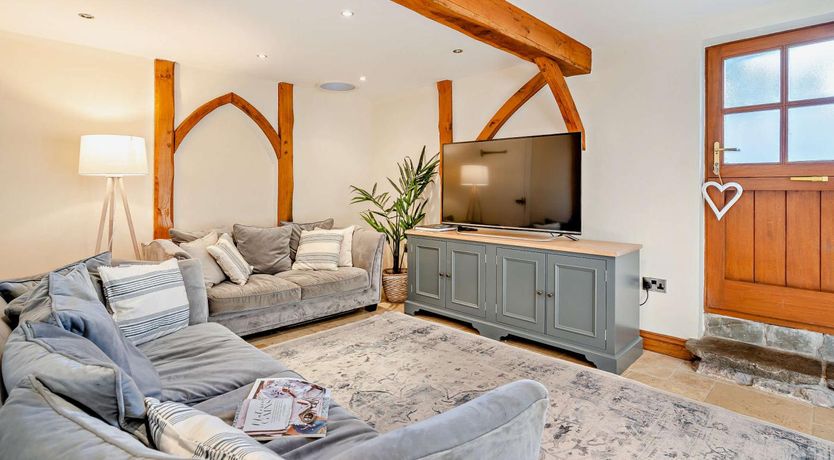 Photo of 4 Bed in Nottage