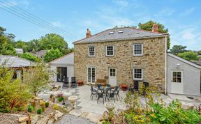 Photo of 4 Bed in Penryn
