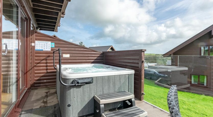 Photo of 2 Bed in Winnards Perch