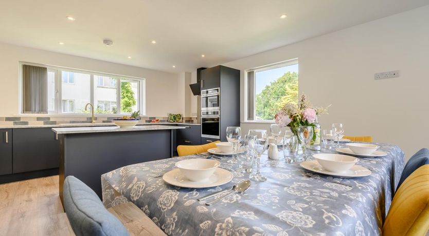 Photo of 3 Bed in St. Merryn