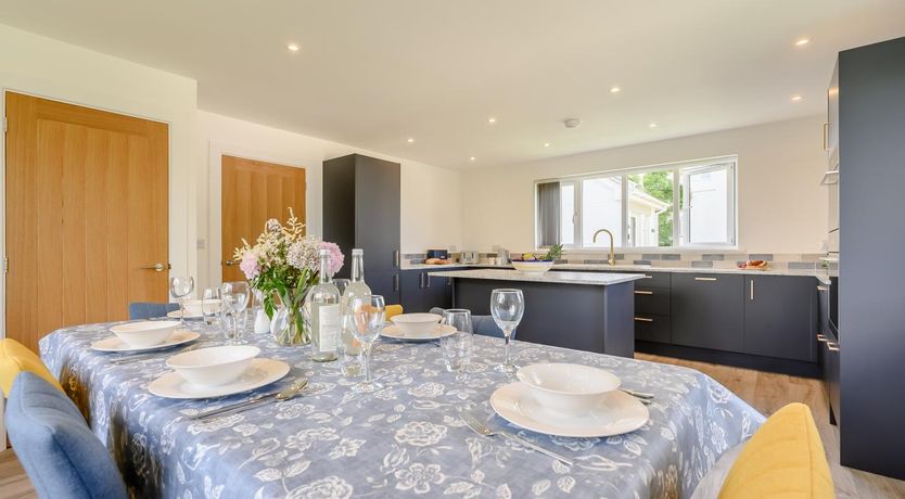 Photo of 3 Bed in St. Merryn