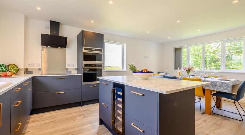 Photo of 3 Bed in St. Merryn