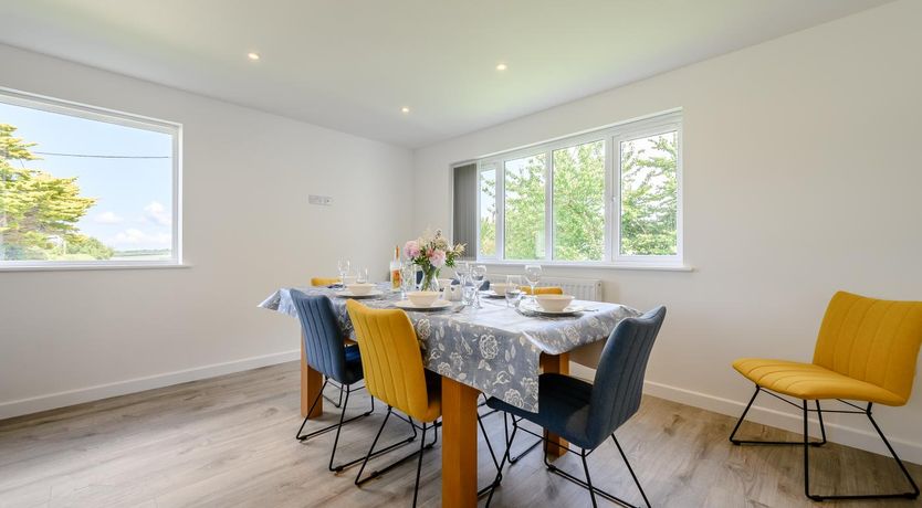 Photo of 3 Bed in St. Merryn
