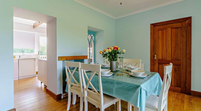 Photo of 3 Bed in Mumbles