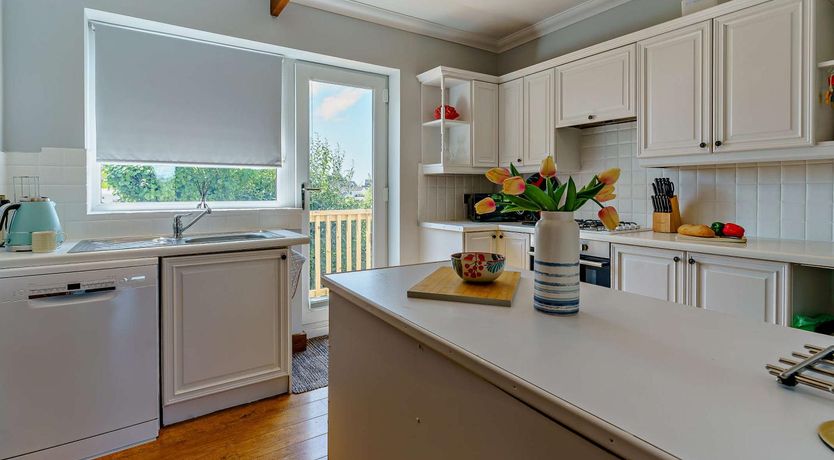 Photo of 3 Bed in Mumbles