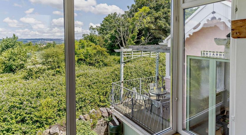 Photo of 3 Bed in Mumbles