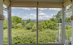 Photo of 3 Bed in Mumbles