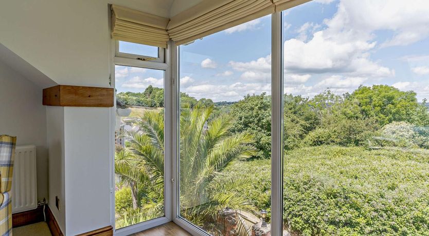 Photo of 3 Bed in Mumbles