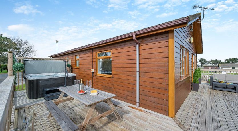 Photo of 3 Bed in St. Merryn