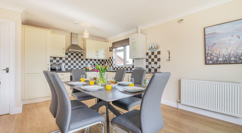 Photo of 3 Bed in St. Merryn