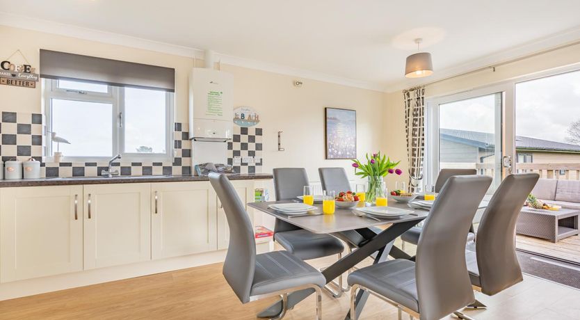 Photo of 3 Bed in St. Merryn