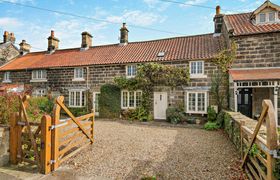 Photo of 4-bed-in-sleights-1